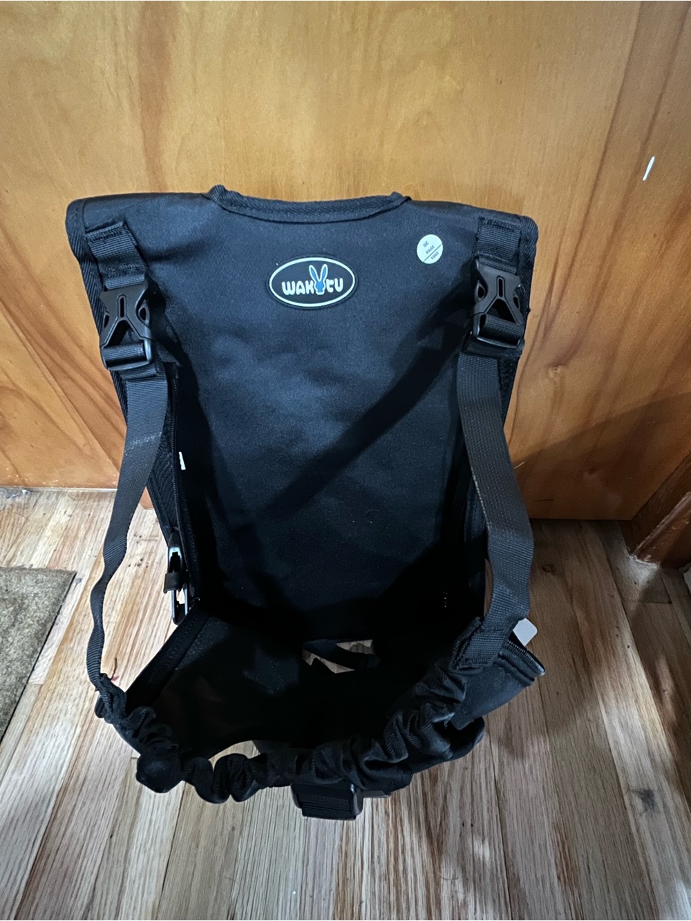 Wakytu Legs-Out Pet Carrier Backpack - Picture 3 of 6
